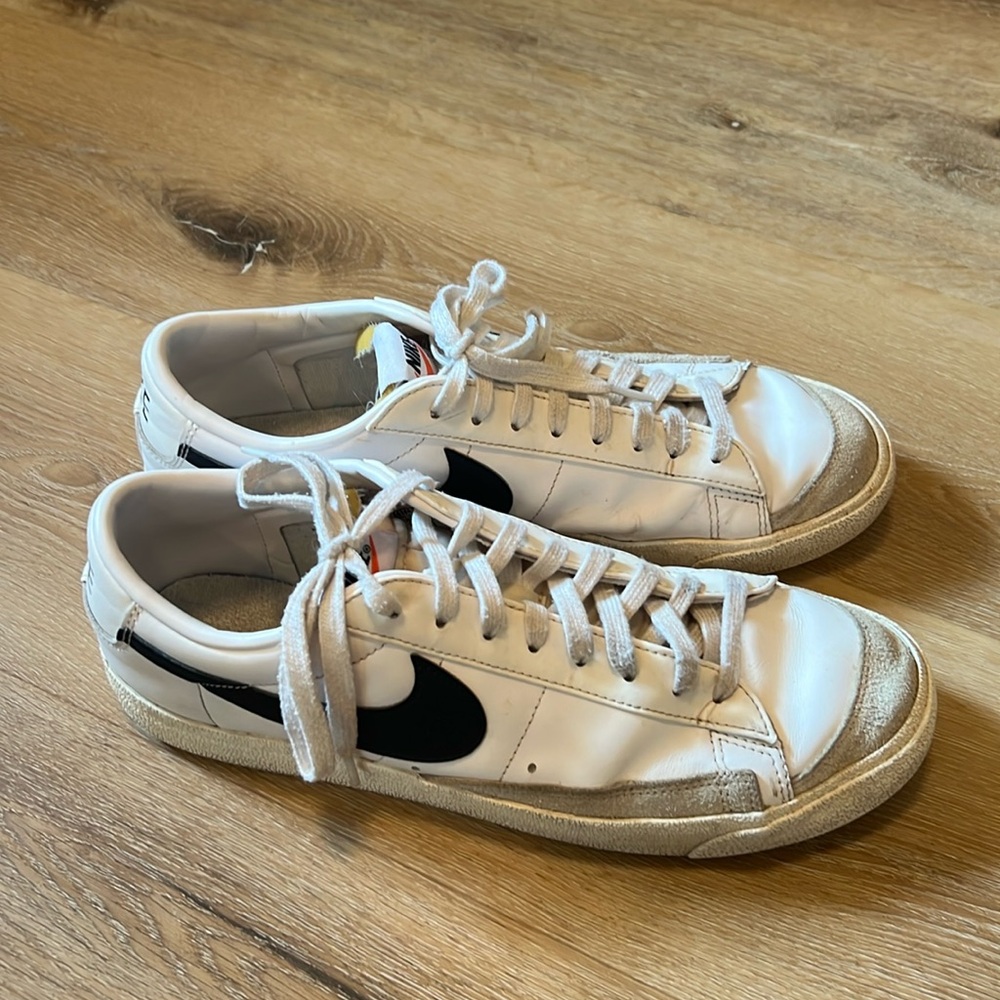 Nike White and Black Sneakers Gently Used Size 11